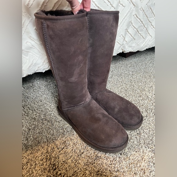 AUTHENTIC Tall Brown Uggs - Picture 2 of 9